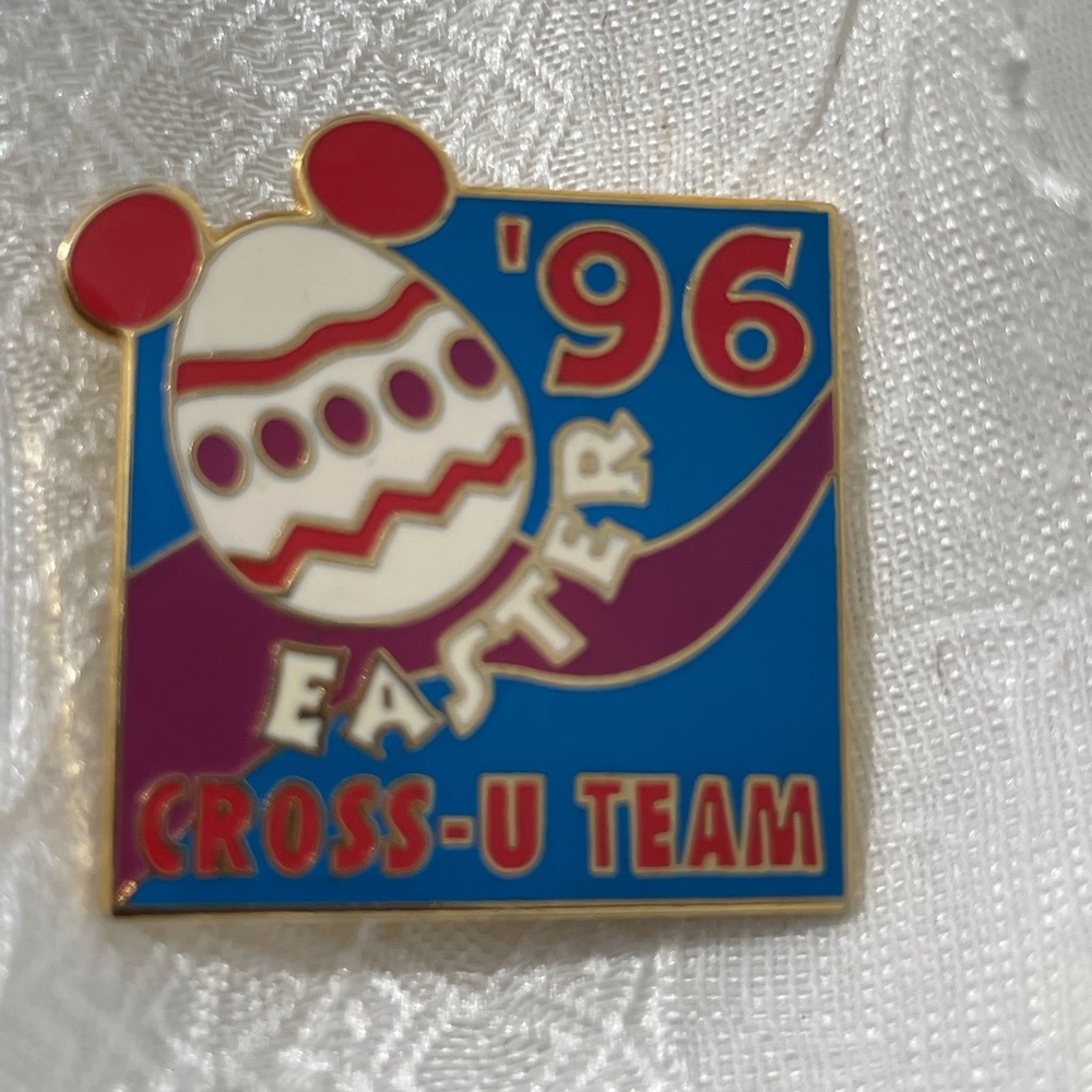 Disney’s 1996 Cross-U Team Collectible Pin